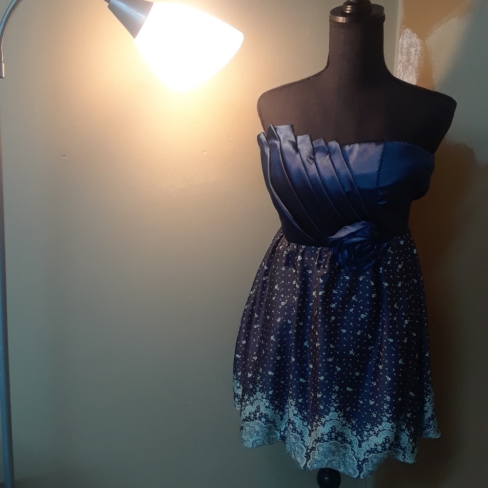 Lette Soft Blue Strapless Dress
